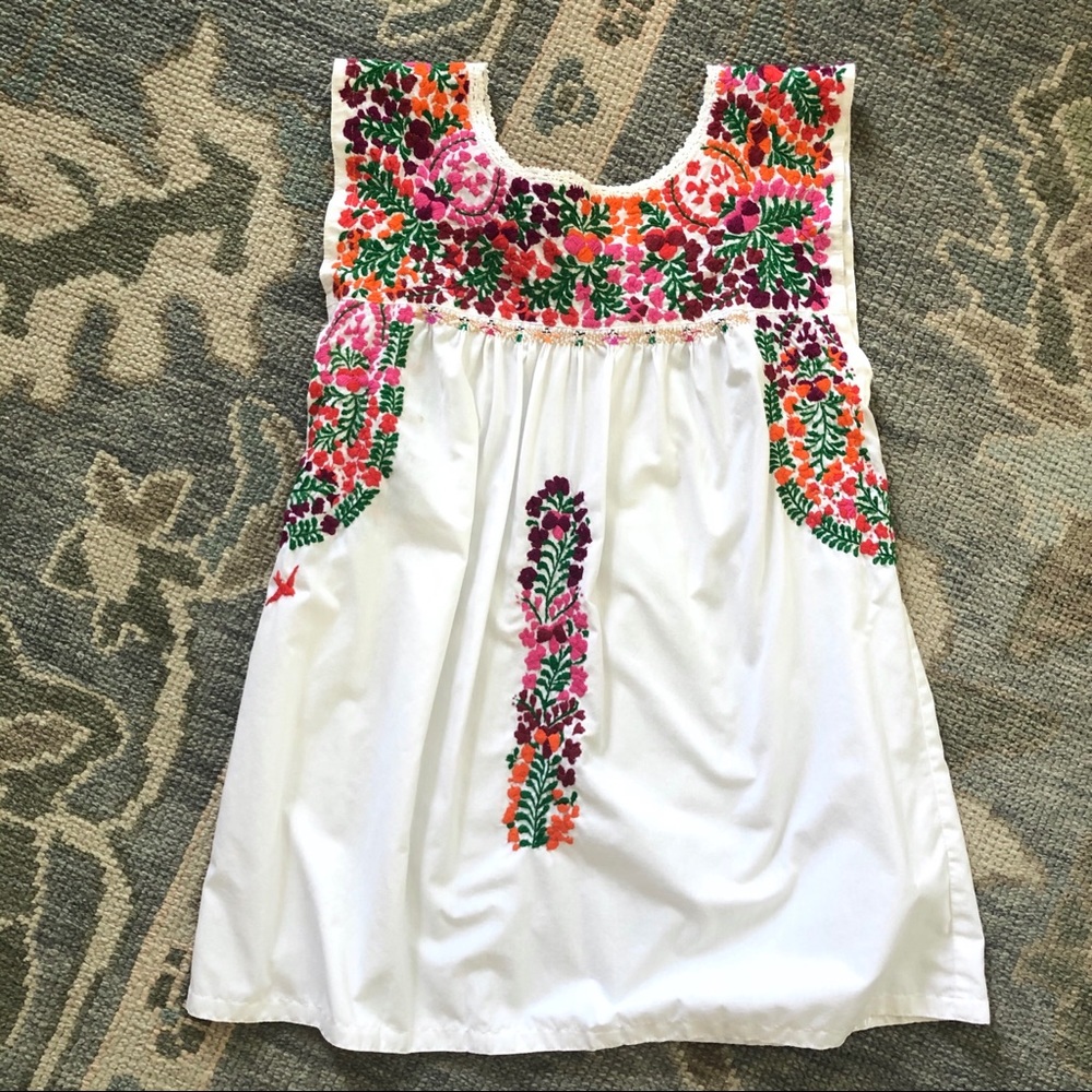 Mi Golondrina Embroidered Top